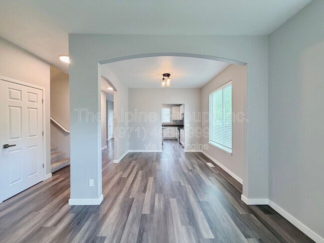 Building Photo - 5847 SW Coventry Pl