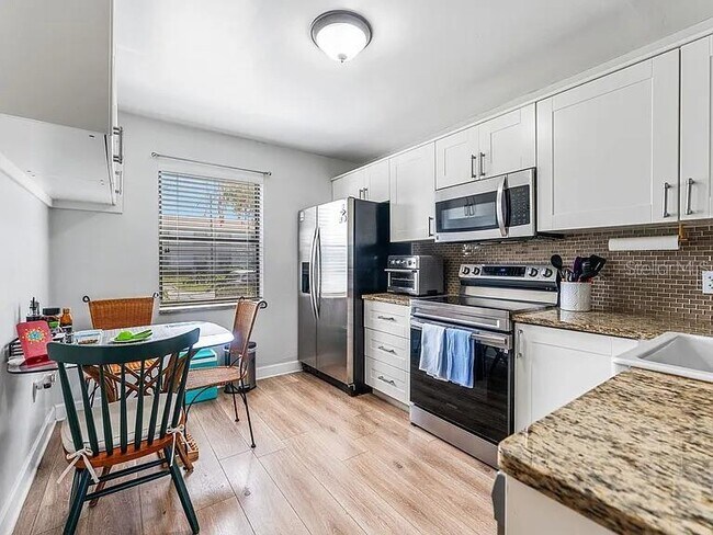 Foto del edificio - 109 Meadow Ln