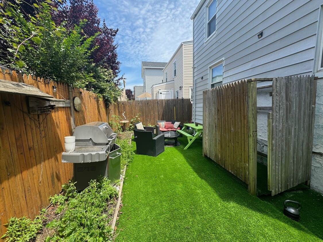 private back yard w shower - 63 Brookline Ave