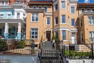 Building Photo - 1441 Clifton St NW