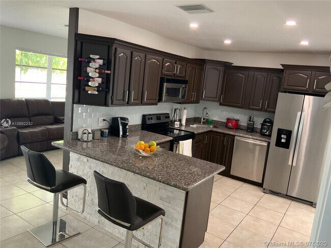 Foto del edificio - 10210 Caribbean Blvd