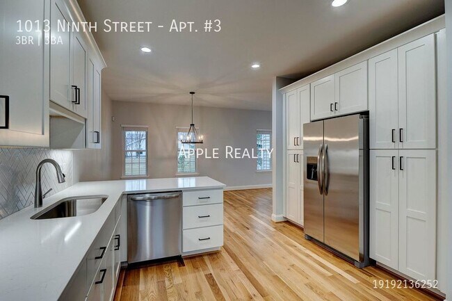 Building Photo - 1013 Ninth #3 - Beautiful, Updated- 3 bedr...