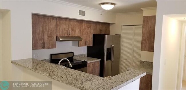 Foto del edificio - 4824 N State Rd 7