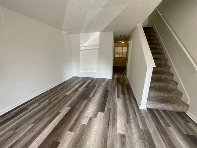 Building Photo - 106 Kimeran Ln