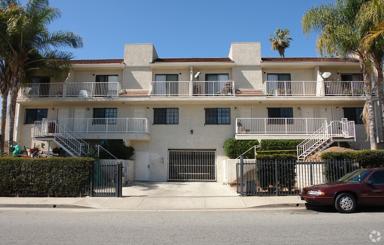 Foto del edificio - 907 N Alexandria Ave
