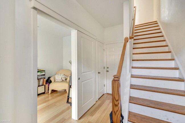 Building Photo - 3 br, 2.5 bath House - 850 Estes Street
