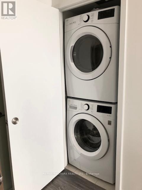 Building Photo - 225 Sumach St