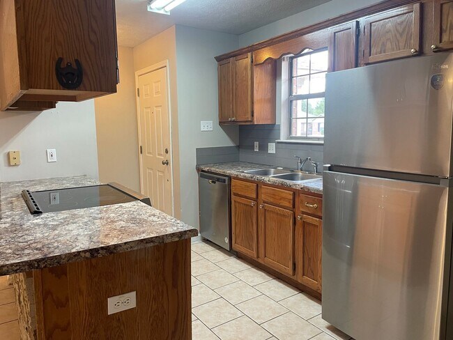 Building Photo - 1425 Joyner Dr