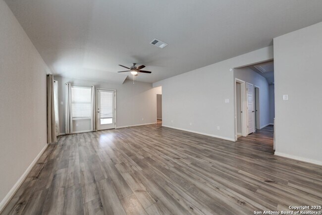 Foto del edificio - 4 Bedroom/3 Bath Remington Ranch Subdivision