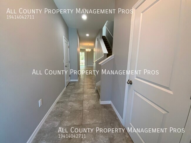 Building Photo - Spacious Palmer Ranch Home Near HOA Pool w...