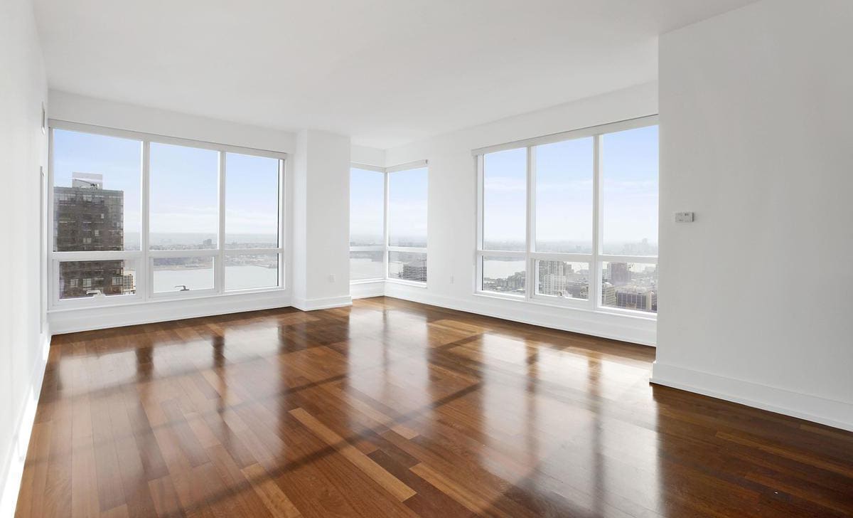 Primary Photo - 635 W 42nd St