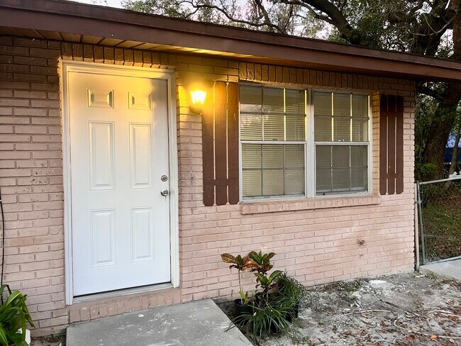 Foto del edificio - 9801 N Aster Ave