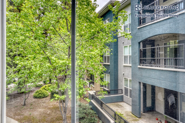 Building Photo - 1271 Lakeside Dr