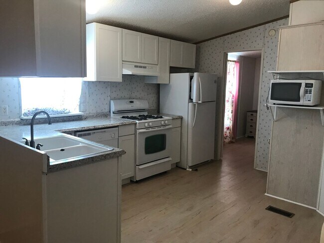 Building Photo - COMING SOON! Huge RV garage! SPLIT FLOOR P...