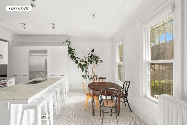 Foto del edificio - 16 Orient Ave