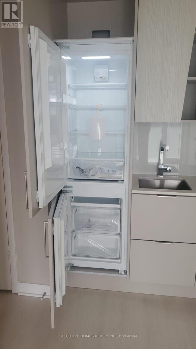 Photo du bâtiment - 3900 Confederation Pkwy