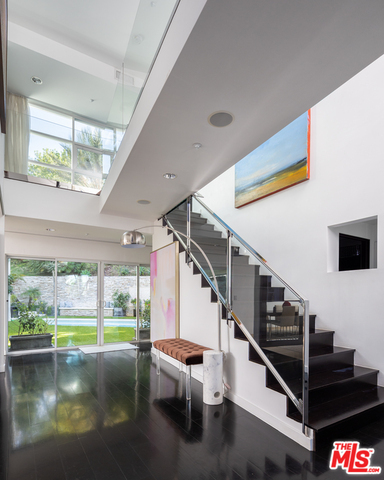 Building Photo - 14200 Mulholland Dr