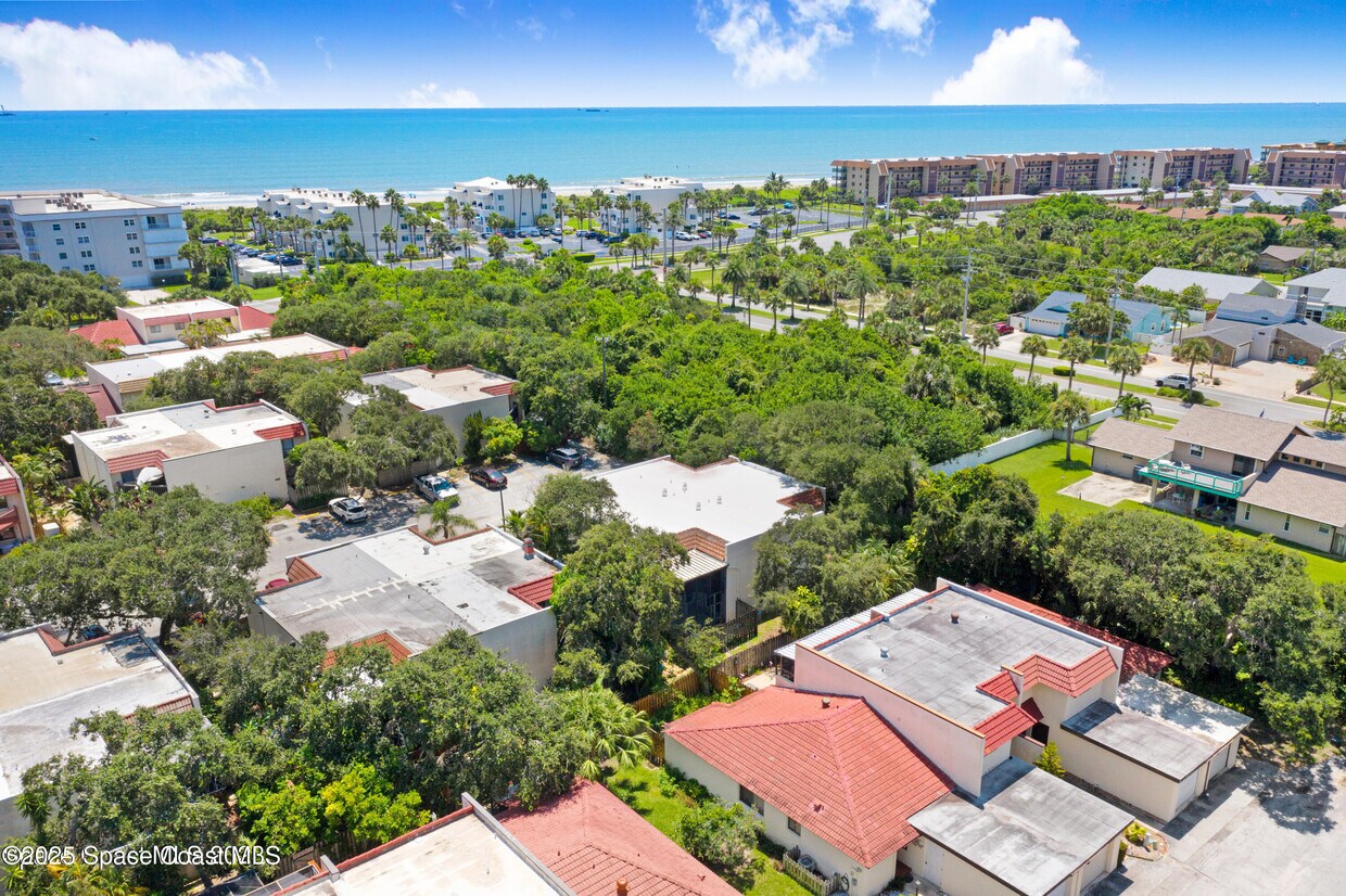 Foto principal - 8703 Jasmine Ct