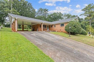 Building Photo - 1435 Thomas Rd
