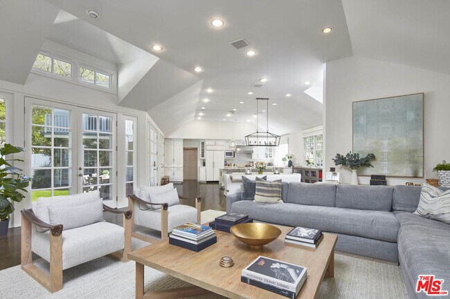 Building Photo - 2774 Mandeville Canyon Rd
