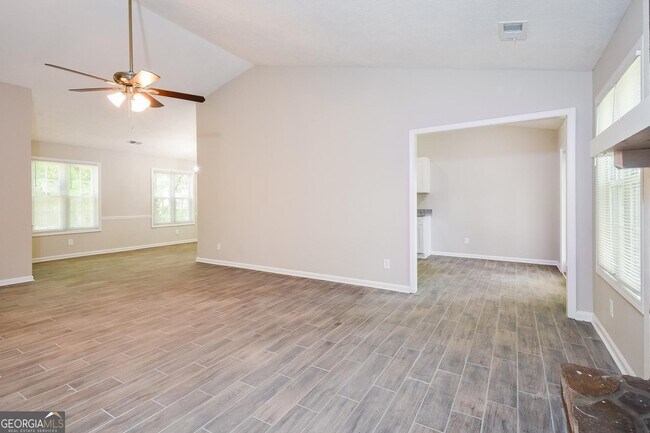 Foto del edificio - 858 Riverstone Ln