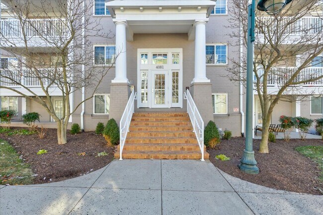 Building Photo - 4081 S Four Mile Run Dr
