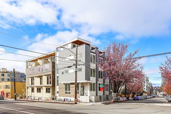 Building Photo - 447 NE 73rd St