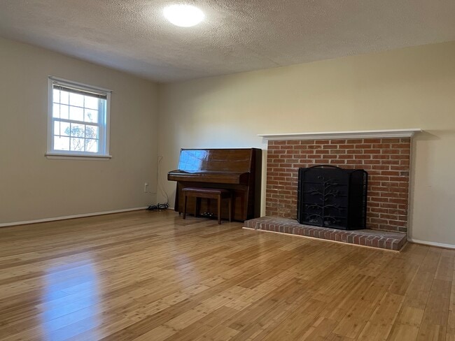 Building Photo - 13114 Fernedge Rd