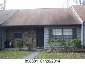 Building Photo - 958 Village Dr