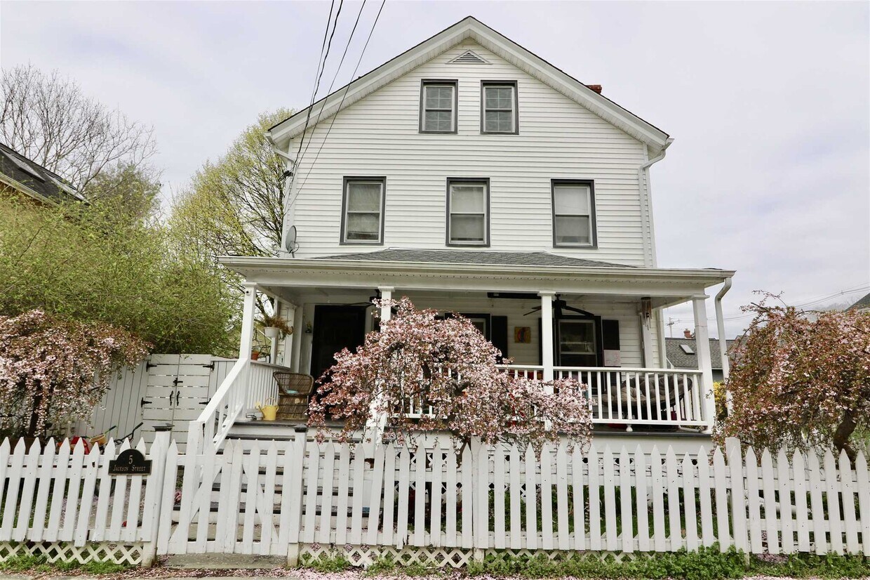 Primary Photo - 5 Jackson St