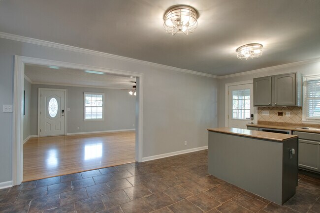 Open Floorplan Kitchen Living Room - 1434 Oakwood Ave NE