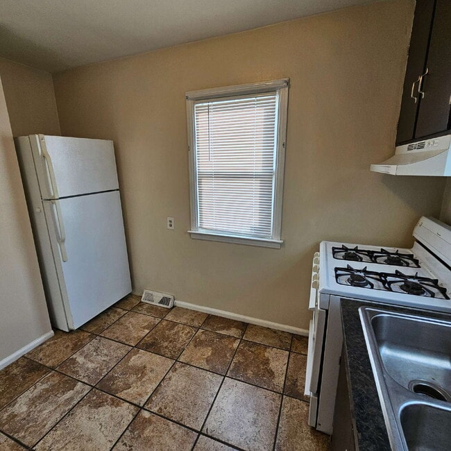 Building Photo - 2 Bedroom, 1 Bath Ranch with Good Sized Living Room, Laundry Room, Hard Wood Flooring, Deck.