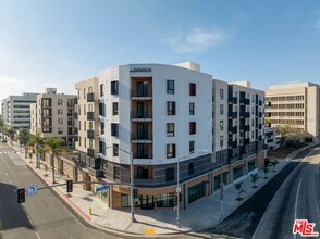 Building Photo - 201 N La Brea Ave
