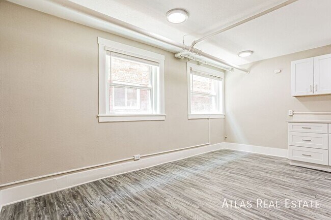 Foto del edificio - 970 N Pearl St