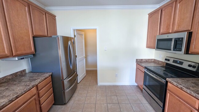 Foto del edificio - 5810 Longwood Dr