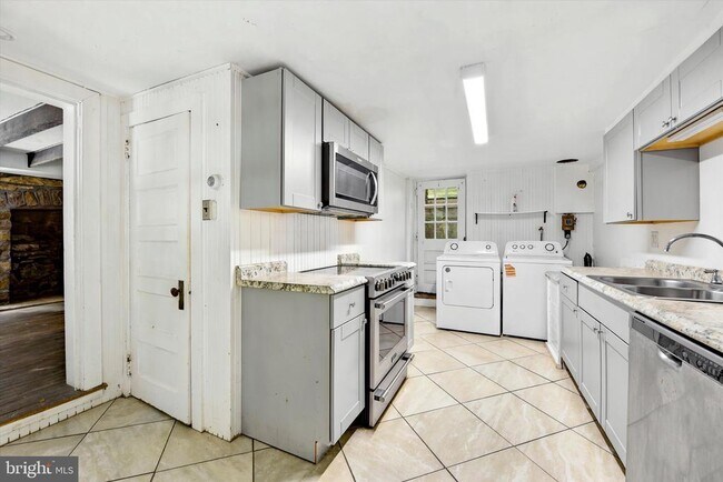 Building Photo - 210 Westtown Way