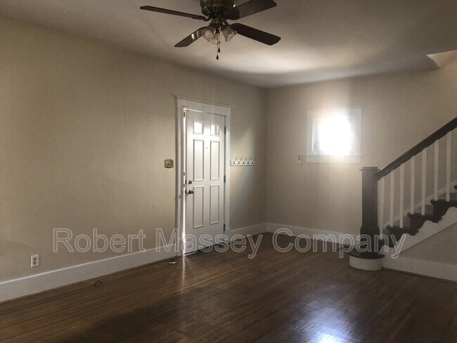 Foto del edificio - 841 Melford Ave