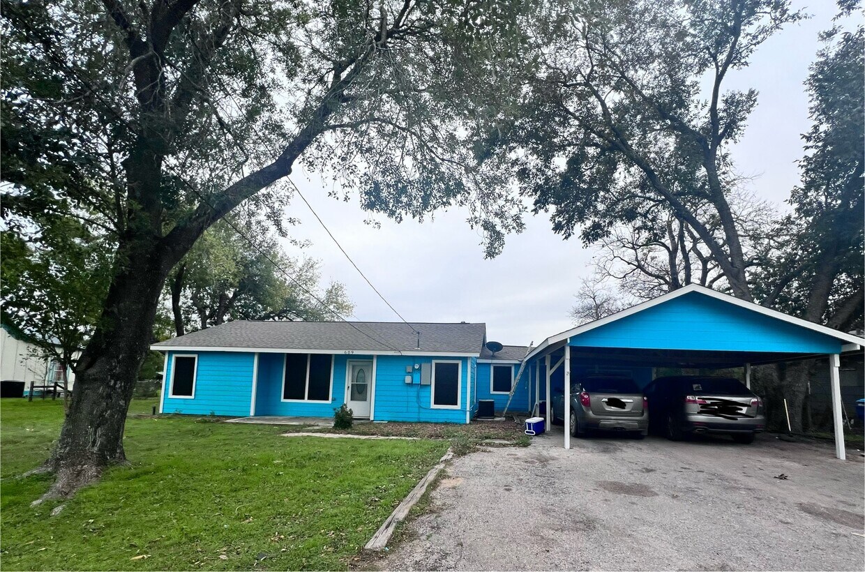 Foto principal - 609 E 2nd St