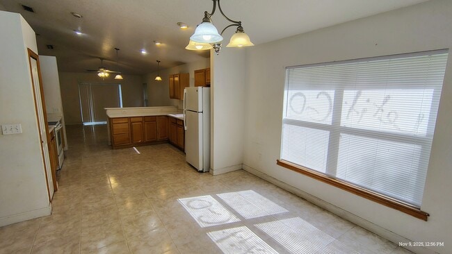 Building Photo - 812 S Varr Ave