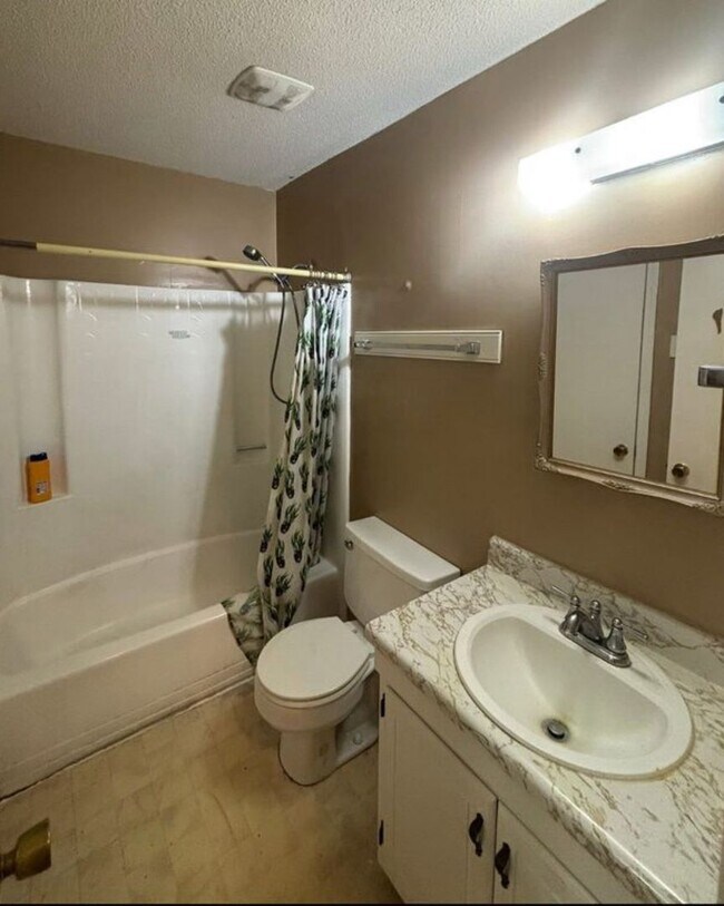 Foto del edificio - Condo 2 bedroom 1.5 bath In Florence Hoffmyer