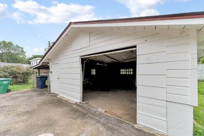 Foto del edificio - Hot Listing! Modern 3BR/2BA in Talladega –...