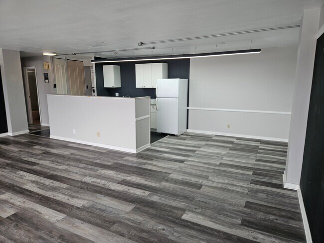 Photo - 411 Lakewood Cir Apartment