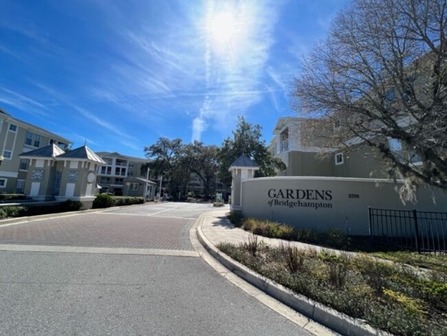Building Photo - 2 Bedroom - 1 Bathroom - Gardens of Bridge...
