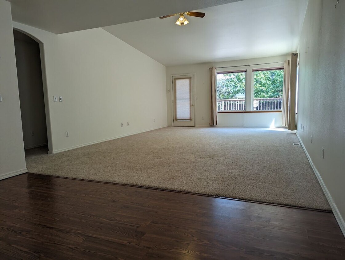Primary Photo - Updated 2 bedroom condo near North 40