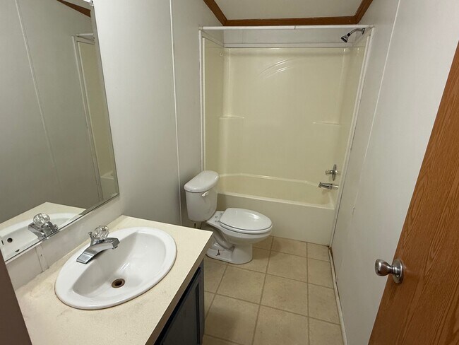 Foto del edificio - 249 E Birdsall-
