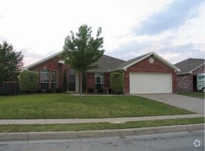 Building Photo - 1118 Vaden Ave