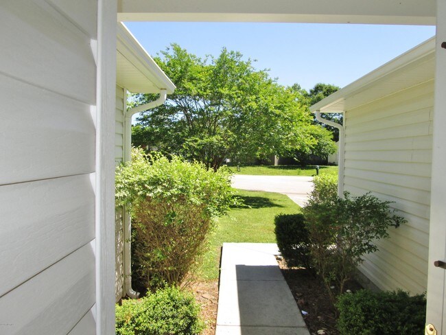 Building Photo - 302 Wildberry Ct