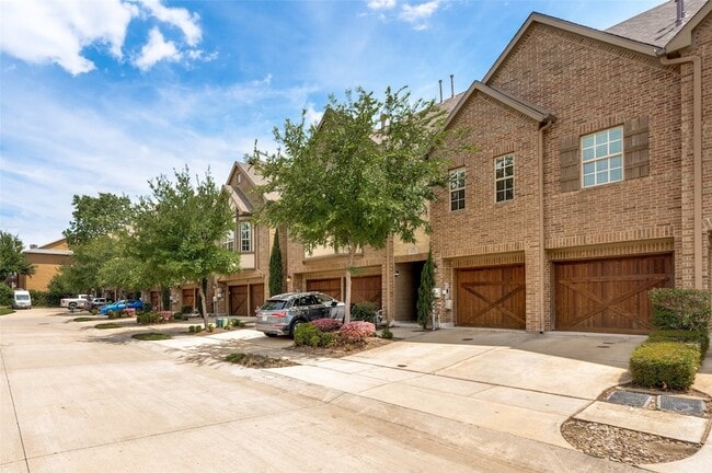 Photo - 572 Waterloo Dr Townhome