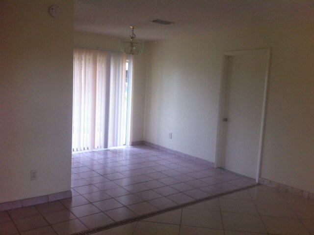Foto del edificio - Beautiful  3 bedroom, 2 bath, 2 car garage...