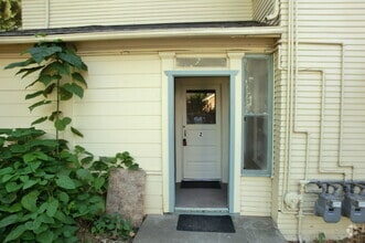 Building Photo - 807 NW 5th St